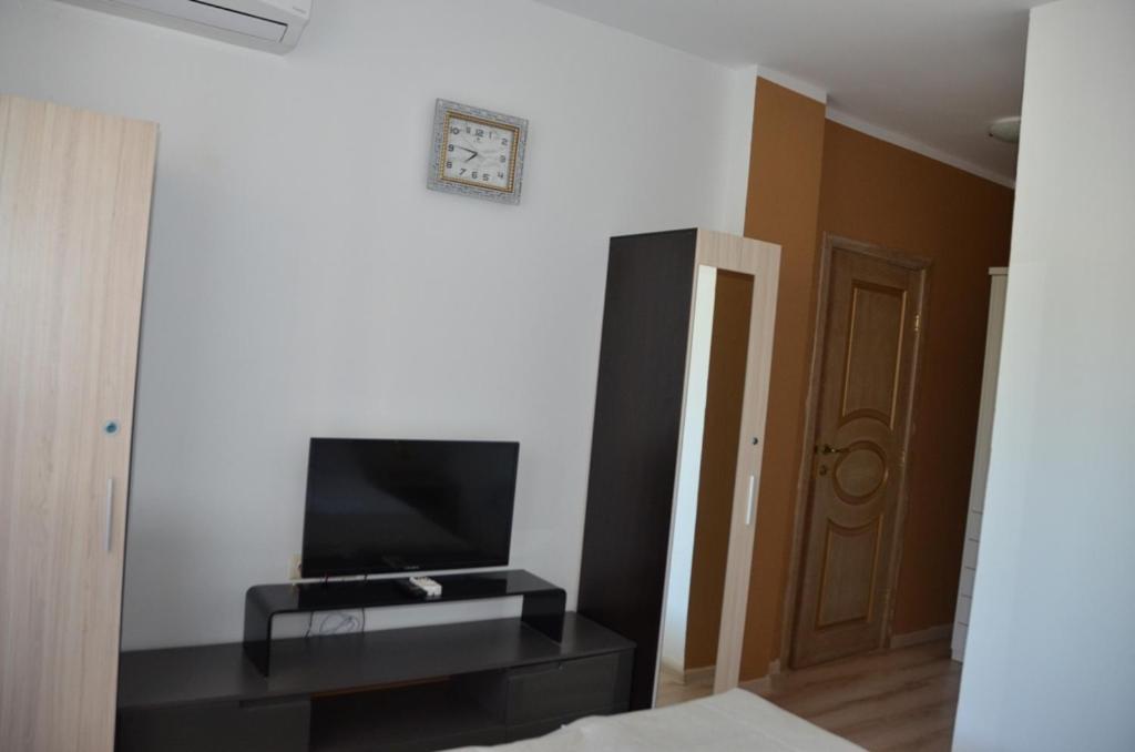 Apart Hotel Aphrodite Gardens 써니비치 외부 사진